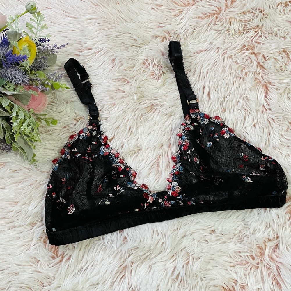 Sofia by Sofia Vergara Black Floral Lace Bralette